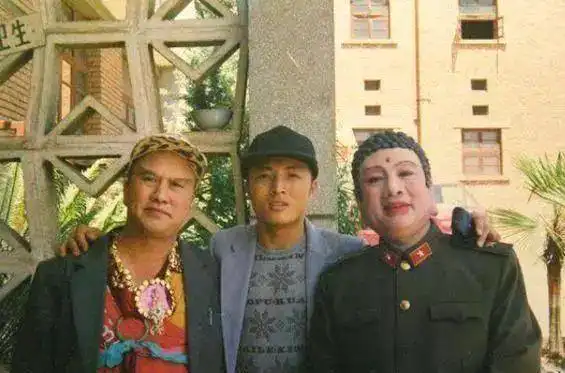 1986版西游记幕后照,条件很艰苦,演员很敬业
