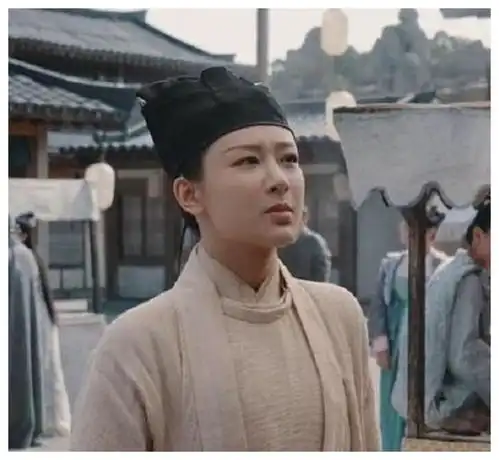 青簪行杀青,杨紫吴亦凡出互动图,为何杨紫男装示人