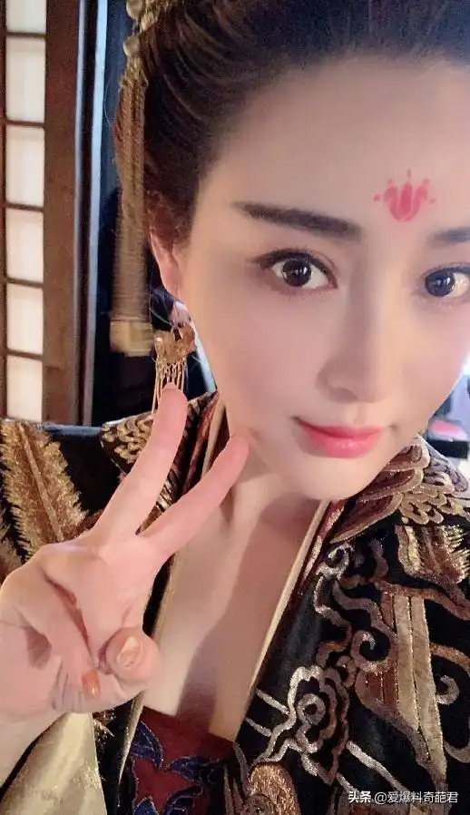 甘婷婷晒剧照,配文说41个字,网友有史以来最美武则天