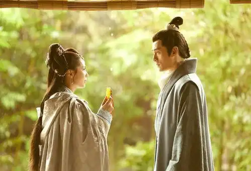 雷佳音吴越得奖马伊琍恭贺,白玉兰奖真的是沪圈堂会
