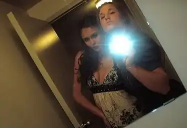 好莱坞艳照门第四波吸血鬼妮娜中枪
