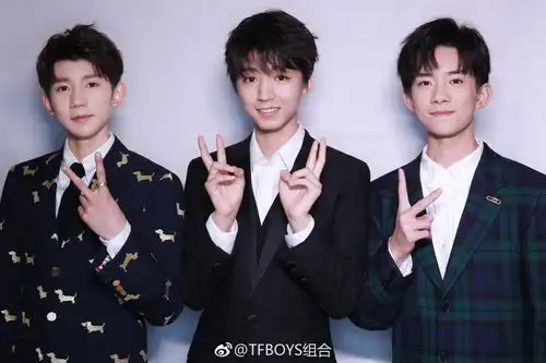 仅合体话题量就破两亿tfboys探班央视直播,久违同框
