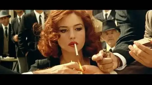 西西里的美丽传说或评价很高,他的剧情有什么吸引人的地方
