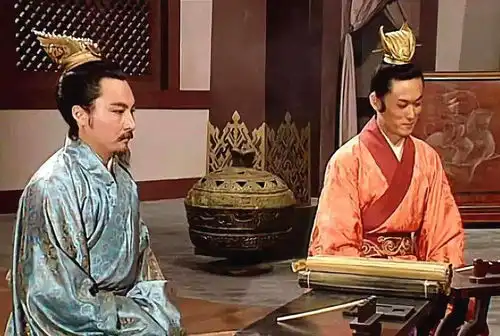 亲兄弟的两面人生哥哥走向歪路被监禁,弟弟在娱乐圈风生水起