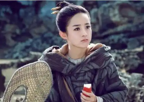 郑爽拍影版花千骨粉丝脱粉换头像烧毁签名照请珍惜羽毛
