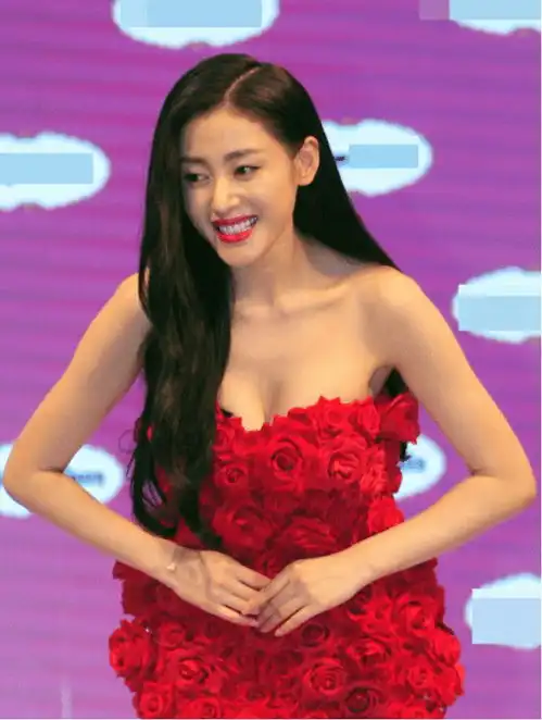 张天成名前剧照被扒,尤物身材属实炸街,网友这谁招架得住