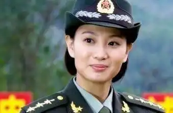 她被称为最美军花,生活中十分的漂亮,丈夫竟是剧中的他