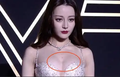 星光盛典红毯杨幂粉裙减龄,热巴露胸很性感,江疏影秀美腿
