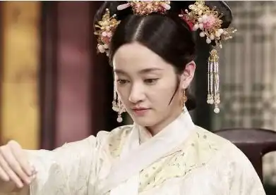 惇妃17岁入宫,靠讨好太后得到乾隆宠爱
