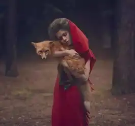 不用ps不用加特效,她冒着危险用生命拍出的美女与野兽
