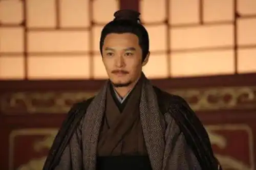同样是降龙十八掌的巅峰,郭靖与萧峰谁更胜一筹金老看爬城墙
