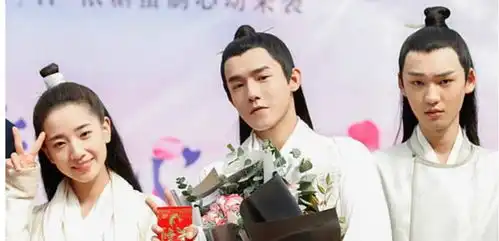 女扮男装入皇宫,变身小太监强势撩皇帝娇俏小太监打怪升级求上位,糟糕陛下心动了