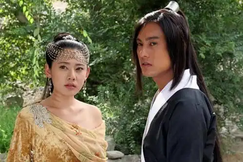 这么多美女配野兽太辣眼睛了吧