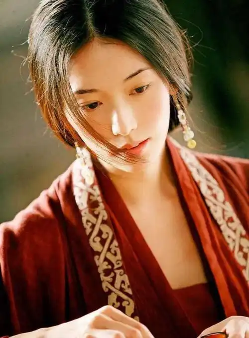 49岁林志玲近照曝光,跳舞卖萌活力四射,网友说她才20岁我都信