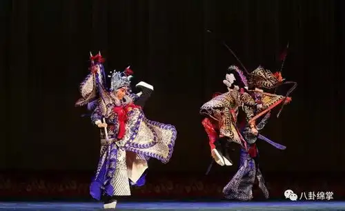 中国人爱拍古装戏缘起于他
