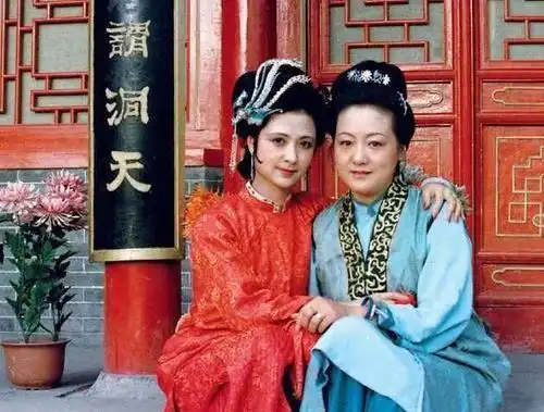 假如尤二姐就在小花枝巷住着,不去贾府将儿子生下来,会怎么样
