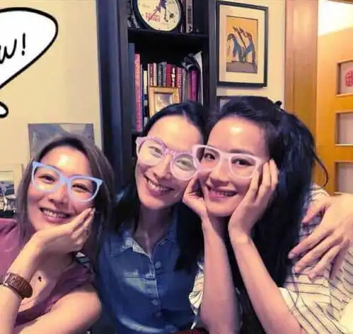 梁洛施大儿子近照曝光,笑起来颇像李泽楷晒礼物让郭嘉文担忧
