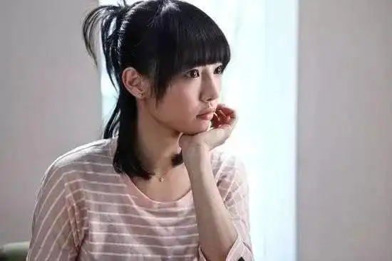 据白百何说,成熟智慧的人,不活在世俗的条条框框里
