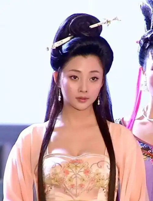 他下山追求功名,得享高官厚爵,却被昔日道友用神通抢了官威
