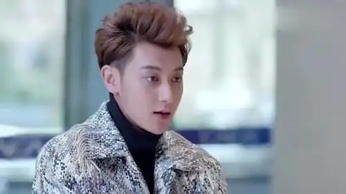 谈判官黄子韬化身霸道总裁,强势追求合作对象杨幂,甜蜜暴击