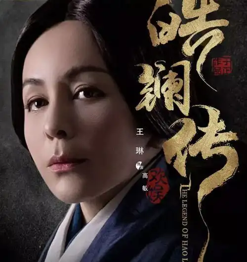 雪姨王琳做空中瑜伽如小鸟般轻盈,虽为单亲妈妈但活得很洒脱
