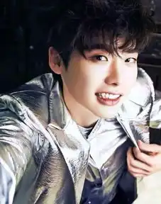 太阳的后裔宋仲基领衔朴海镇李钟硕韩国牛奶皮肤男星盘点
