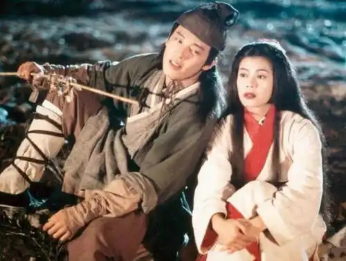 岳灵珊为何会变心,抛弃令狐冲林平之有个优势,令狐冲万万不及
