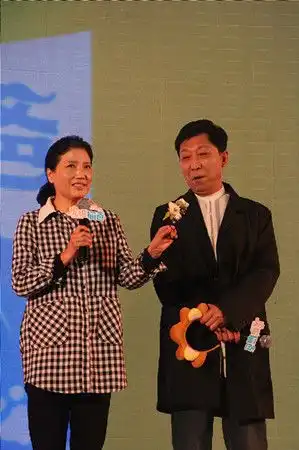 虎妈猫爸发布会韩童生赵薇组合狮虎父女
