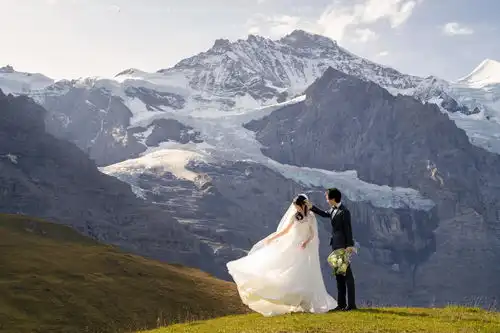 爱的迫降拍摄地瑞士少女峰因特拉肯拍照攻略

