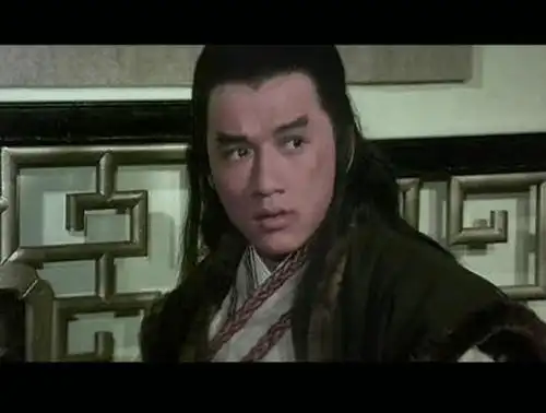 他是英雄本色中的豪哥,成龙都拜他为爹,如今71岁依旧是男神
