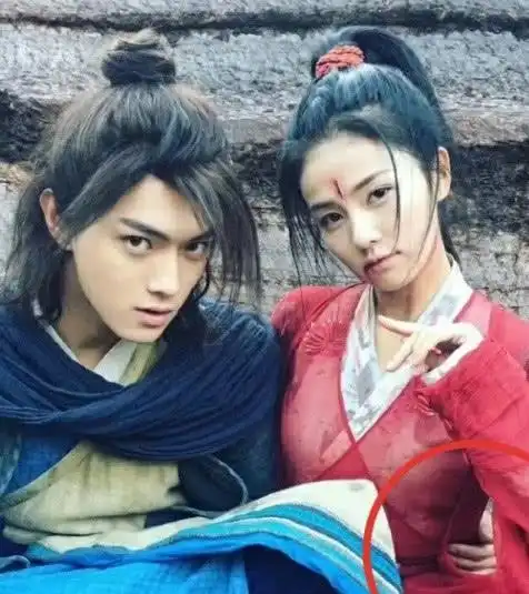 白鹿手机壁纸曝光,暴露对许凯的真实情感,网友是情侣的
