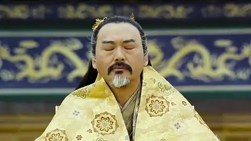 满城尽带黄金甲周润发演国王霸气侧漏,闭眼说话那一刻感到了杀气