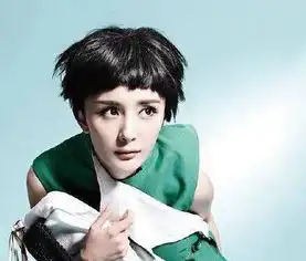 大s经历了什么居然留起了狗啃刘海
