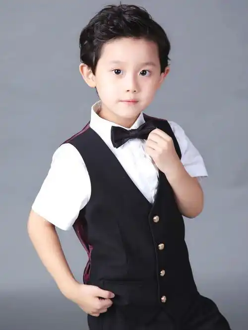 杨超越第一部电视剧杀青小演员廖振豪饰演小萧启元