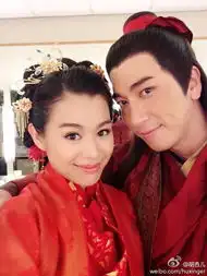 胡杏儿晒与吴卓羲亲密剧照古装惊艳图
