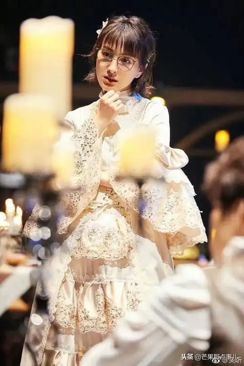 吴昕明星大侦探首秀,剧照美美哒
