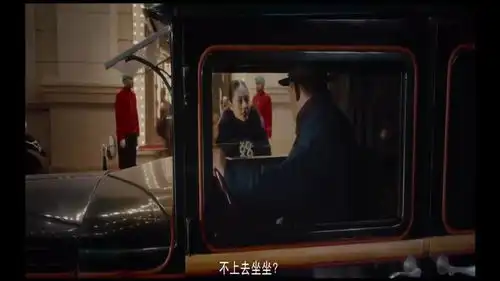 一步之遥姜文刚刚还是大帅面前的后人,后一秒就变成杀人犯了,这究竟是怎么回事
