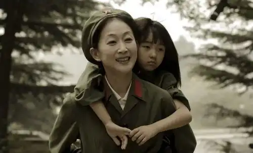 十位妈妈专业户女演员,影后扎堆,年轻时都是独具风韵的美人
