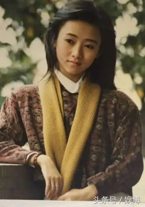 周慧敏年轻照萧蔷年轻照翁虹年轻照,都输给了她的年轻照