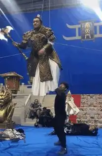 家有儿女小雨变倾盆大雨身材壮实真担心他不小心摔下来
