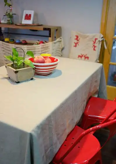 宜家小清新94平,刚想夸两句,结果拉起窗帘感觉进了歌厅