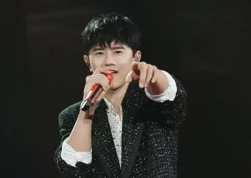 tfboys曝春晚节目大调整,易烊千玺已回剧组,王俊凯重组小队
