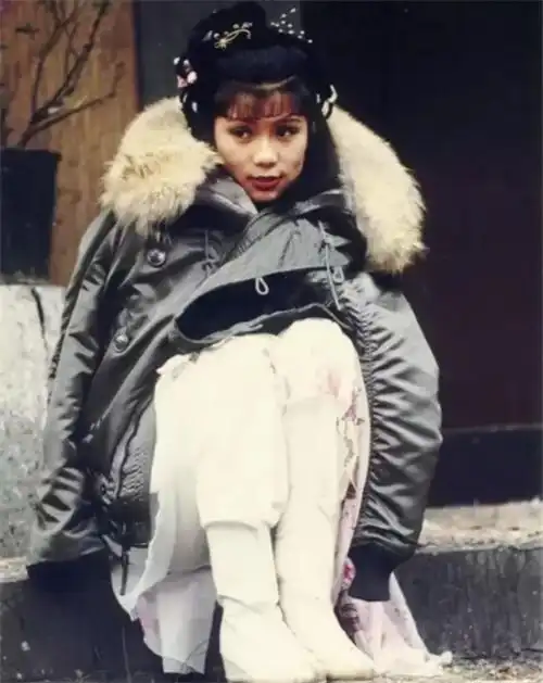 83版射雕英雄传幕后剧照周星驰像个小影迷,靖哥哥是个近视眼