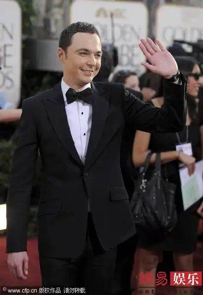 740谢耳朵亮相红毯引粉丝尖叫