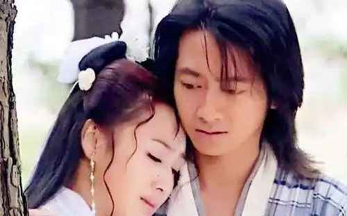 乌龙闯情关主演近况孙耀威直播收入千万,曹颖婚后家庭幸福
