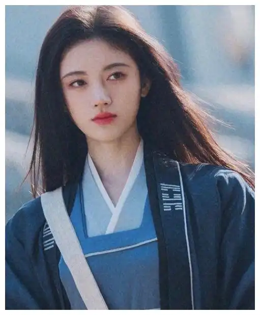 女扮男装的鞠婧祎火了仔细看她的手,谁敢相信她25岁了