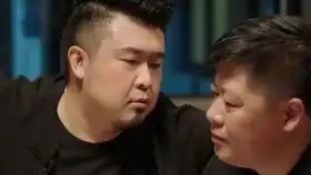 刘能给媳妇拍照都知道换背景
