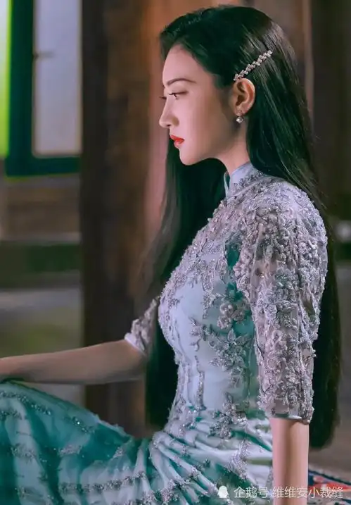 司藤景甜旗袍造型,摇曳生姿,气场全开,堪称一场华丽旗袍时装秀