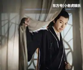 杨幂旗下力捧的新人,今年三部戏跟杨幂热巴搭档,网友不火都难