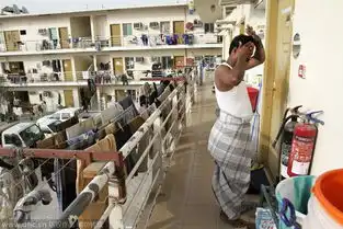 揭秘异国劳工的蜗居生活